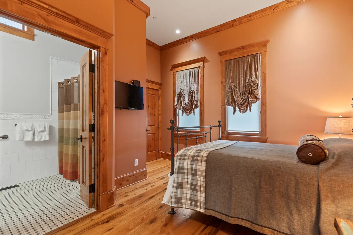 The Kleeman House bedroom with private bathroom